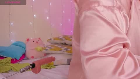 olivia_s19 online show from 02/03/26, 06:22