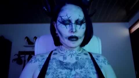   online show from 10/06/25, 02:25