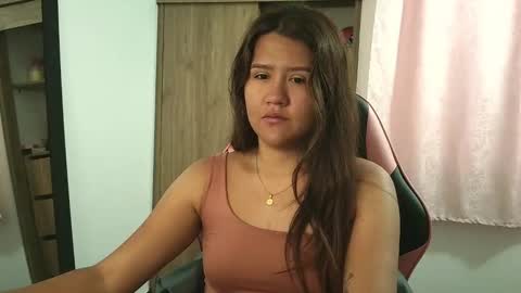 Snapshot of olivia_watson_ chatting on 09/28/25, 01:27 Olivia online show from 09/28/25, 01:27