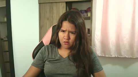 Snapshot of olivia_watson_ chatting on 10/13/25, 01:44 Olivia online show from 10/13/25, 01:44