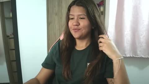 Snapshot of olivia_watson_ chatting on 10/14/25, 12:50 Olivia online show from 10/14/25, 12:50