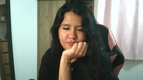 Olivia online show from 11/07/25, 07:36