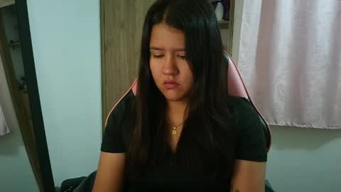 Olivia online show from 04/08/26, 12:27