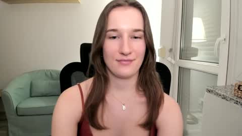 Snapshot of oliviaaa2003 chatting on 12/05/24, 10:45 Oliwiaa2004 online show from 12/05/24, 10:45