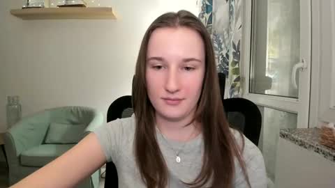 Snapshot of oliviaaa2003 chatting on 01/05/25, 07:49 Oliwiaa2004 online show from 01/05/25, 07:49