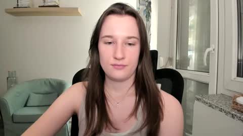 Snapshot of oliviaaa2003 chatting on 02/02/25, 10:49 Oliwiaa2004 online show from 02/02/25, 10:49