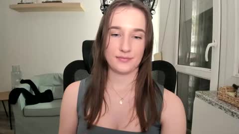 Snapshot of oliviaaa2003 chatting on 03/11/25, 10:53 Oliwiaa2004 online show from 03/11/25, 10:53