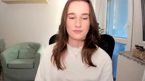 Snapshot of oliviaaa2003 chatting on 09/12/25, 04:29 Oliwiaa2004 online show from 09/12/25, 04:29