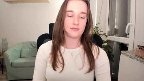 Snapshot of oliviaaa2003 chatting on 09/15/25, 08:53 Oliwiaa2004 online show from 09/15/25, 08:53