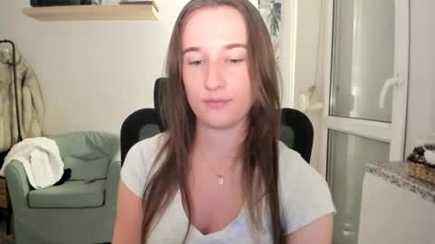 Snapshot of oliviaaa2003 chatting on 12/14/25, 08:57 Oliwiaa2004 online show from 12/14/25, 08:57