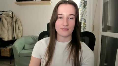 Snapshot of oliviaaa2003 chatting on 02/24/26, 05:00 Oliwiaa2004 online show from 02/24/26, 05:00