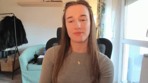 Snapshot of oliviaaa2003 chatting on 03/21/26, 03:04 Oliwiaa2004 online show from 03/21/26, 03:04