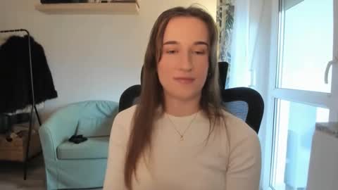 Snapshot of oliviaaa2003 chatting on 03/27/26, 01:55 Oliwiaa2004 online show from 03/27/26, 01:55