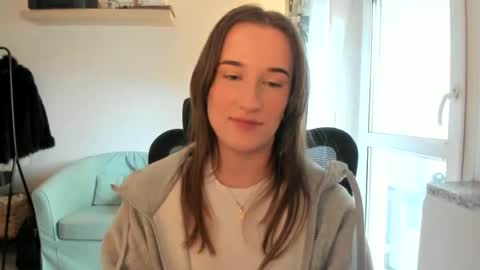 Snapshot of oliviaaa2003 chatting on 04/10/26, 12:43 Oliwiaa2004 online show from 04/10/26, 12:43