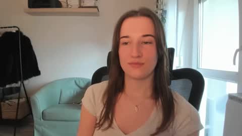 Snapshot of oliviaaa2003 chatting on 04/11/26, 02:32 Oliwiaa2004 online show from 04/11/26, 02:32