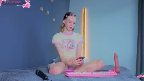 Snapshot of oliviaapink chatting on 10/26/25, 10:54 oliviaapink online show from 10/26/25, 10:54