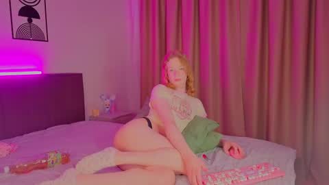 Snapshot of oliviaapink chatting on 06/14/26, 10:01 oliviaapink online show from 06/14/26, 10:01