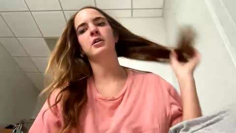 oliviaaraee online show from 03/02/26, 07:10