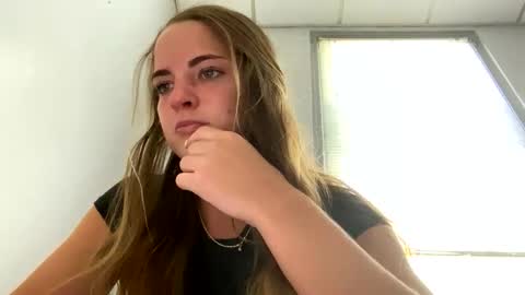 oliviaaraee online show from 04/07/26, 04:29