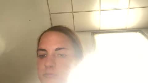 oliviaaraee online show from 04/22/26, 09:05