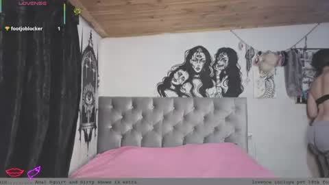 oliviabluee10 online show from 06/26/26, 12:26