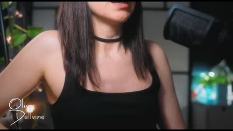 Snapshot of oliviadellvine chatting on 02/09/25, 01:33 Olivia online show from 02/09/25, 01:33