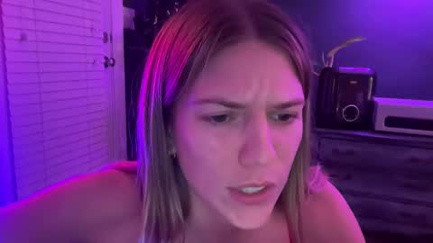 Olivia online show from 03/10/25, 03:56