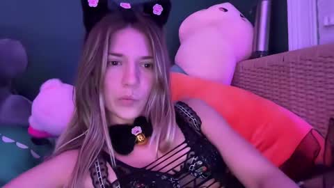 Olivia online show from 03/11/25, 05:38