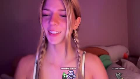 Olivia online show from 11/19/25, 04:12