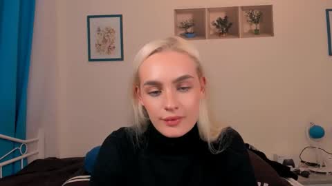 Snapshot of oliviahappy chatting on 04/14/26, 08:37 oliviaBeauty online show from 04/14/26, 08:37