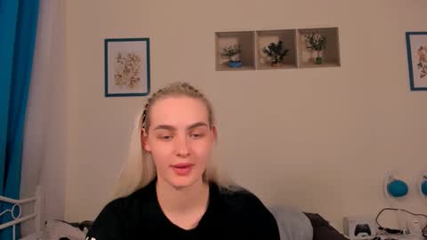 Snapshot of oliviahappy chatting on 04/16/26, 06:19 oliviaBeauty online show from 04/16/26, 06:19