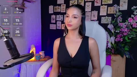 Olivia Mcneill  online show from 01/21/25, 12:29