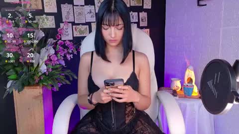 Olivia Mcneill  online show from 01/23/25, 12:30