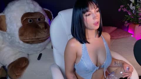 Olivia Mcneill  online show from 01/30/25, 02:06