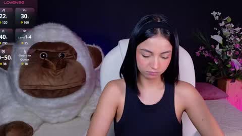 Olivia Mcneill  online show from 02/04/25, 10:55