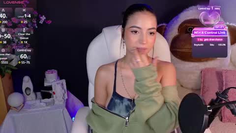 Olivia Mcneill  online show from 02/07/25, 12:39