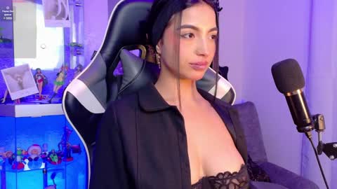 Olivia Mcneill  online show from 03/07/25, 06:24