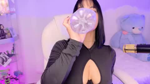 Olivia Mcneill  online show from 10/11/25, 08:18