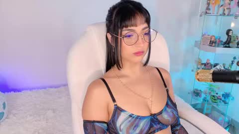 Olivia Mcneill  online show from 11/16/25, 08:14