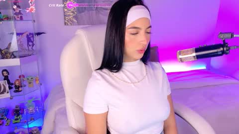 Olivia Mcneill  online show from 12/04/25, 12:36