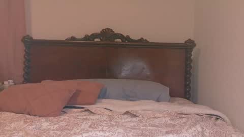 Olivia Mcneill  online show from 05/13/26, 05:43