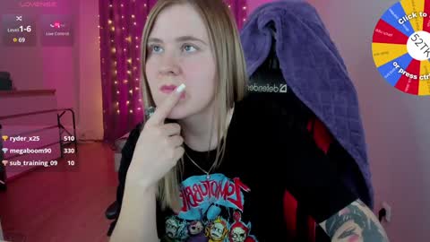 Snapshot of oliviamunk chatting on 12/02/24, 04:09 . online show from 12/02/24, 04:09