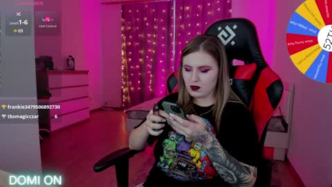 Snapshot of oliviamunk chatting on 12/04/24, 06:55 . online show from 12/04/24, 06:55