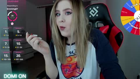 Snapshot of oliviamunk chatting on 12/05/24, 03:15 . online show from 12/05/24, 03:15