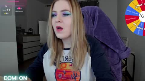 Snapshot of oliviamunk chatting on 12/07/24, 03:58 . online show from 12/07/24, 03:58