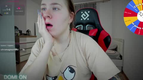 Snapshot of oliviamunk chatting on 12/19/24, 03:18 . online show from 12/19/24, 03:18