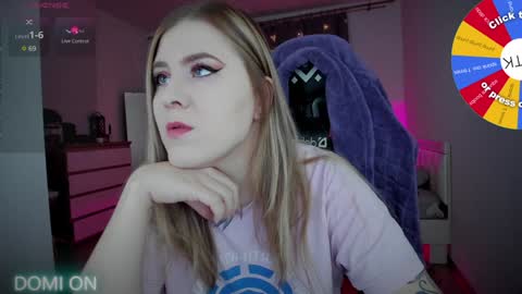 Snapshot of oliviamunk chatting on 12/21/24, 03:47 . online show from 12/21/24, 03:47