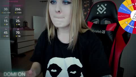 Snapshot of oliviamunk chatting on 12/22/24, 07:22 . online show from 12/22/24, 07:22