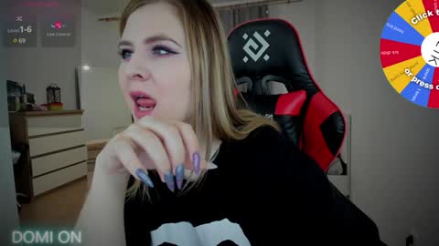 Snapshot of oliviamunk chatting on 12/23/24, 04:33 . online show from 12/23/24, 04:33