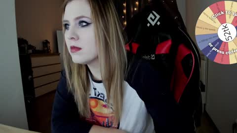 Snapshot of oliviamunk chatting on 01/08/25, 03:51 . online show from 01/08/25, 03:51